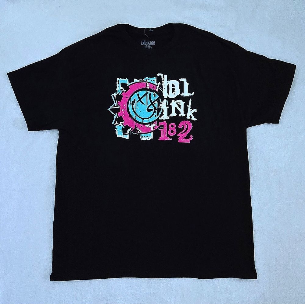 Blink-182🎶 Graphic Tee👕 - NWOT